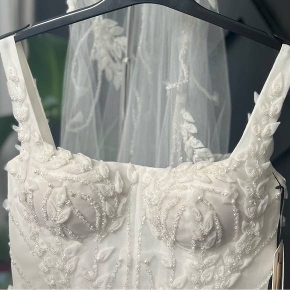 Leah Da Gloria Aspen Wedding Gown - Picture 10 of 12